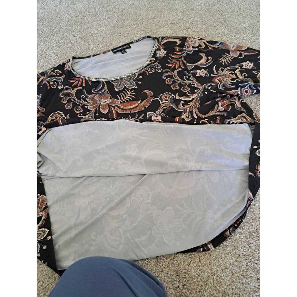 Thomas & Olivia Black Paisley Floral Bell Sleeve Top Metallic Trim Size 2x NWT - Picture 11 of 15